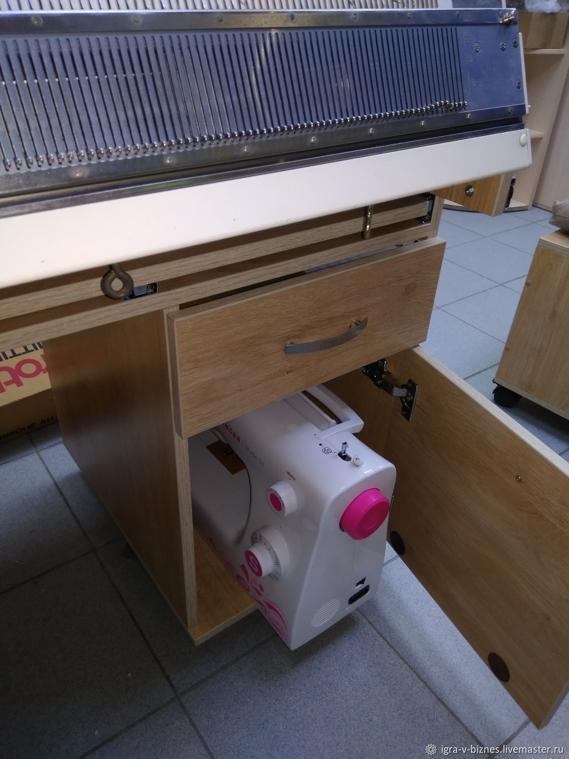Стол для бытовой швейной машинки