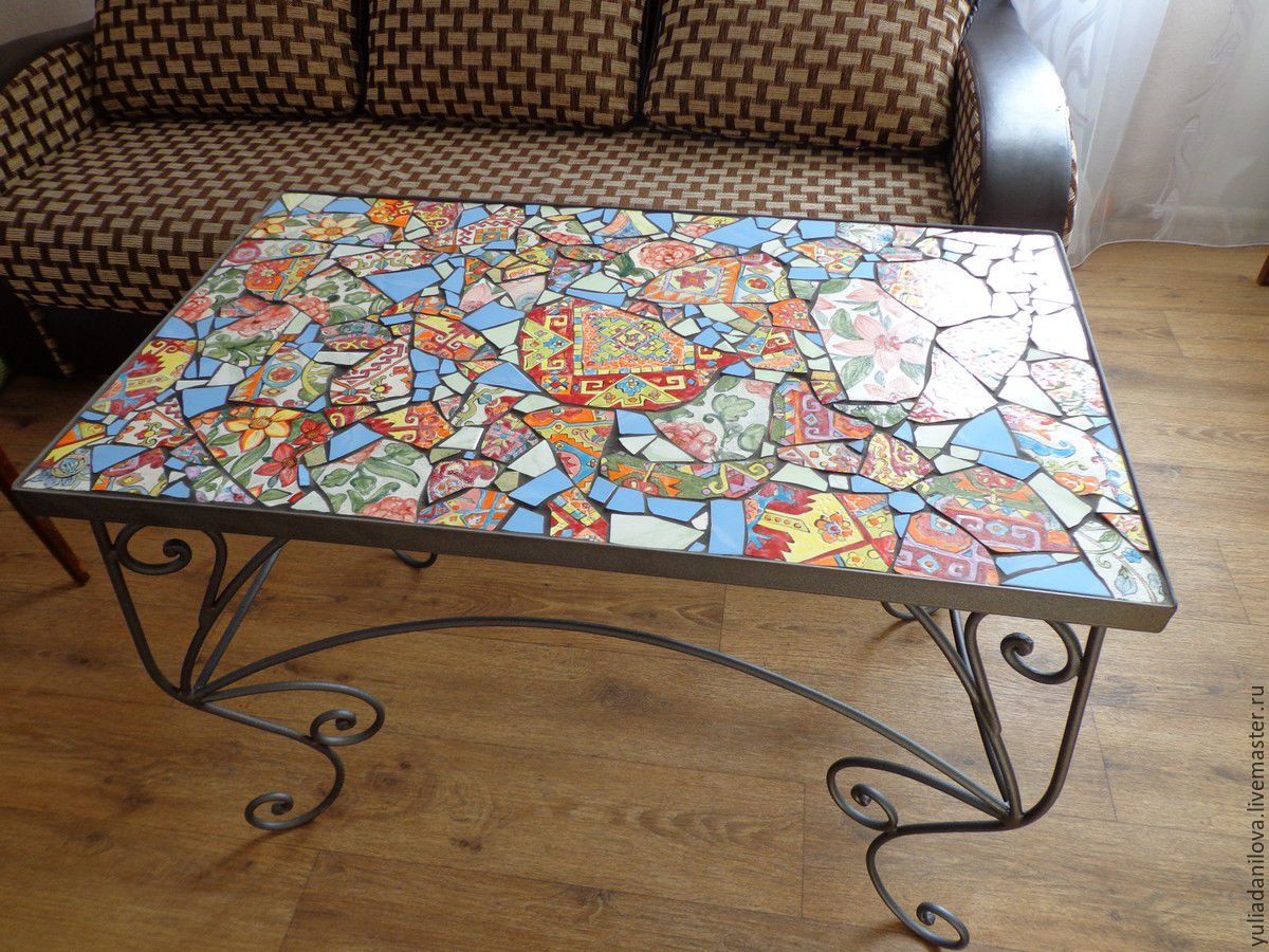 стол металлический с мозаикой