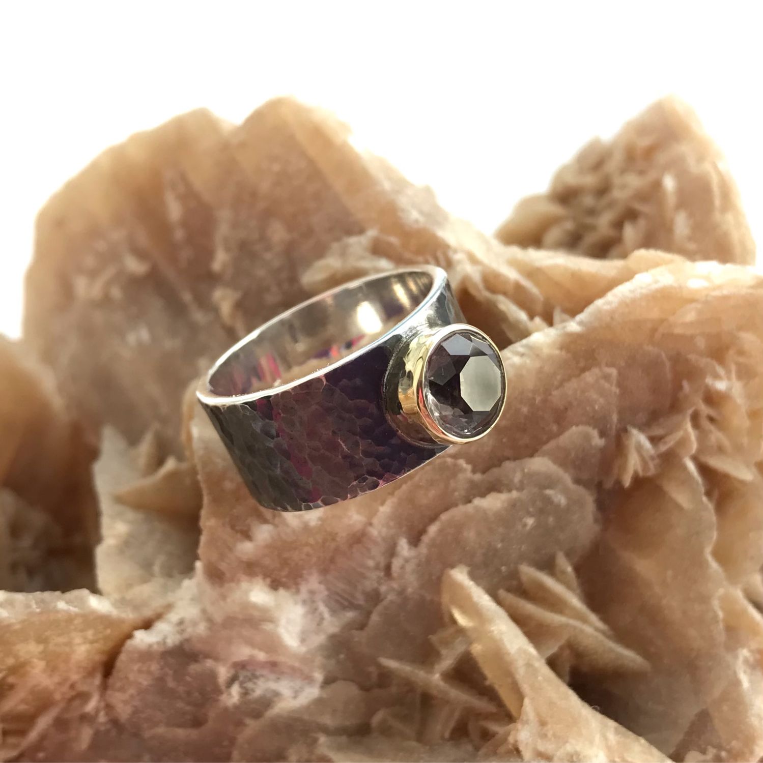 Кольцо кованое из серебра с раухтопазом купить в интернет-магазине ...