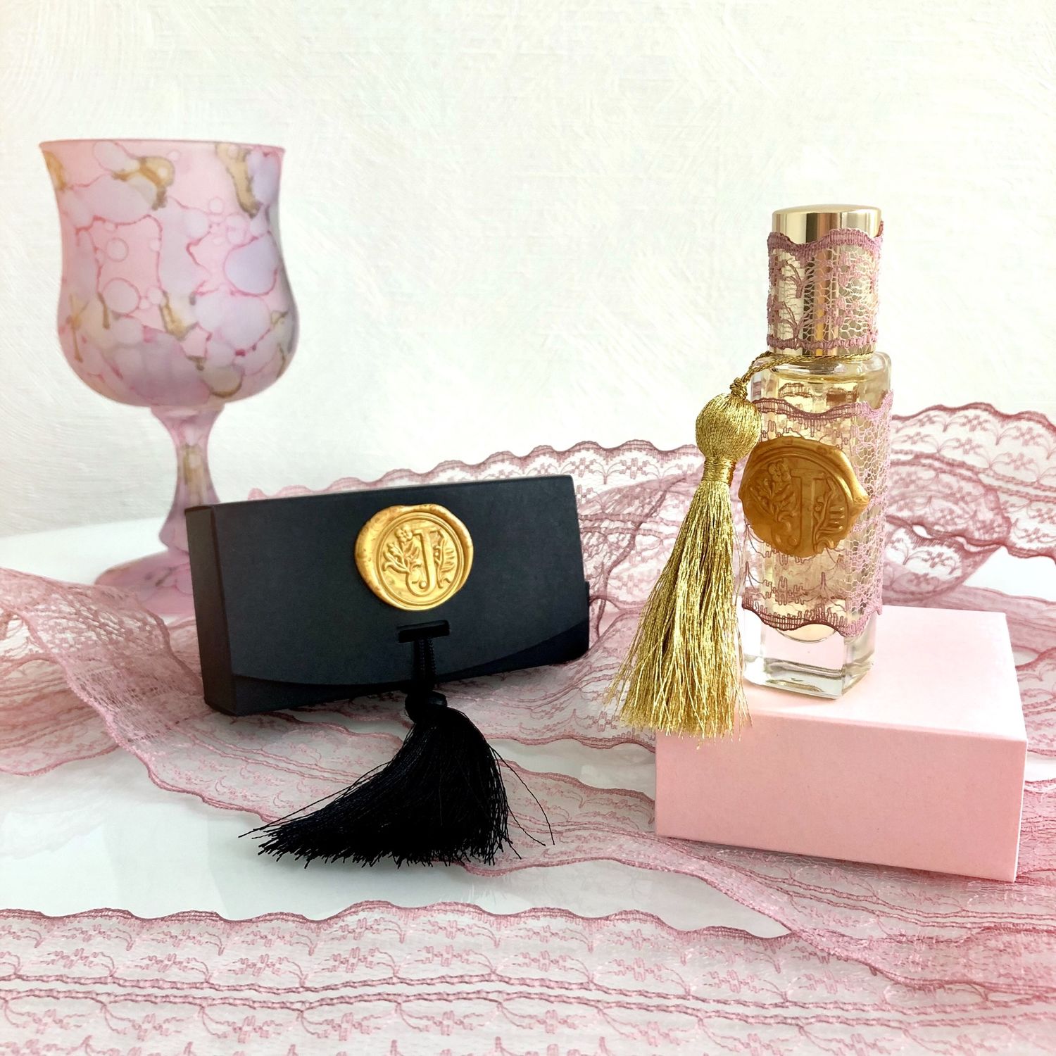 Парфюм симфония экстракт. Symphony туалетная вода. Луи виттон симфония парфюм. Луи тернер парфюмер. Луи виттон симфония духи парфюм.