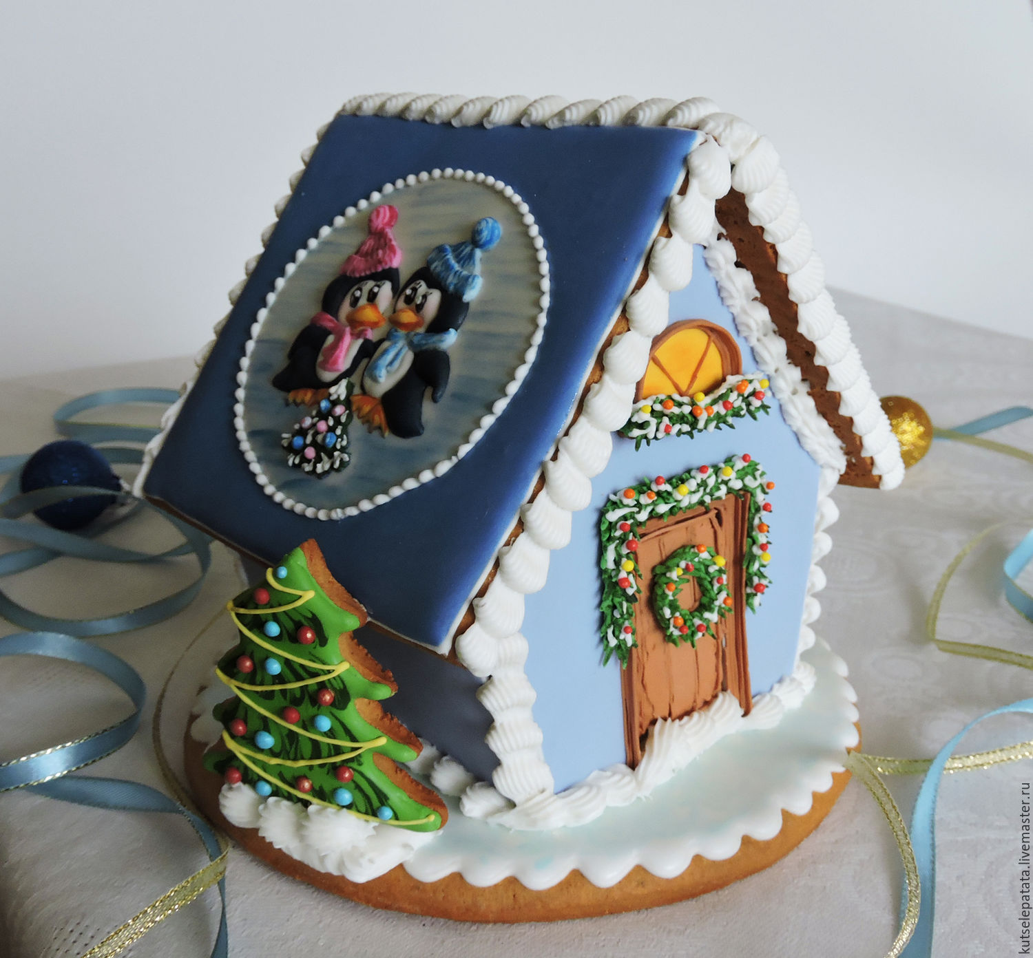 Торт в виде новогоднего домика