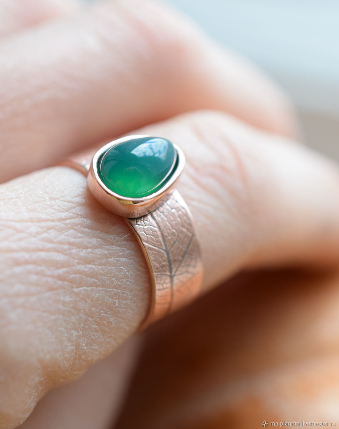 Медное кольцо с прожилками листа и ониксом, необычное женское кольцо ...