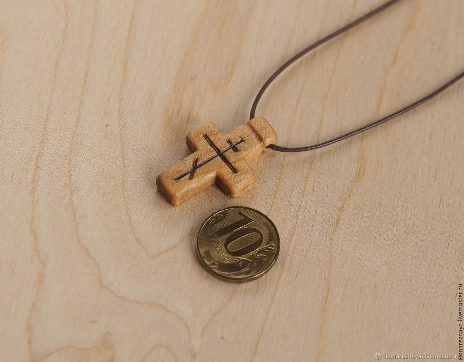 Купить нательный деревянный. Деревянный крестик нательный. Нательный крест из дерева. Небольшие деревянные крестики. Крестик деревянный нательный православный.