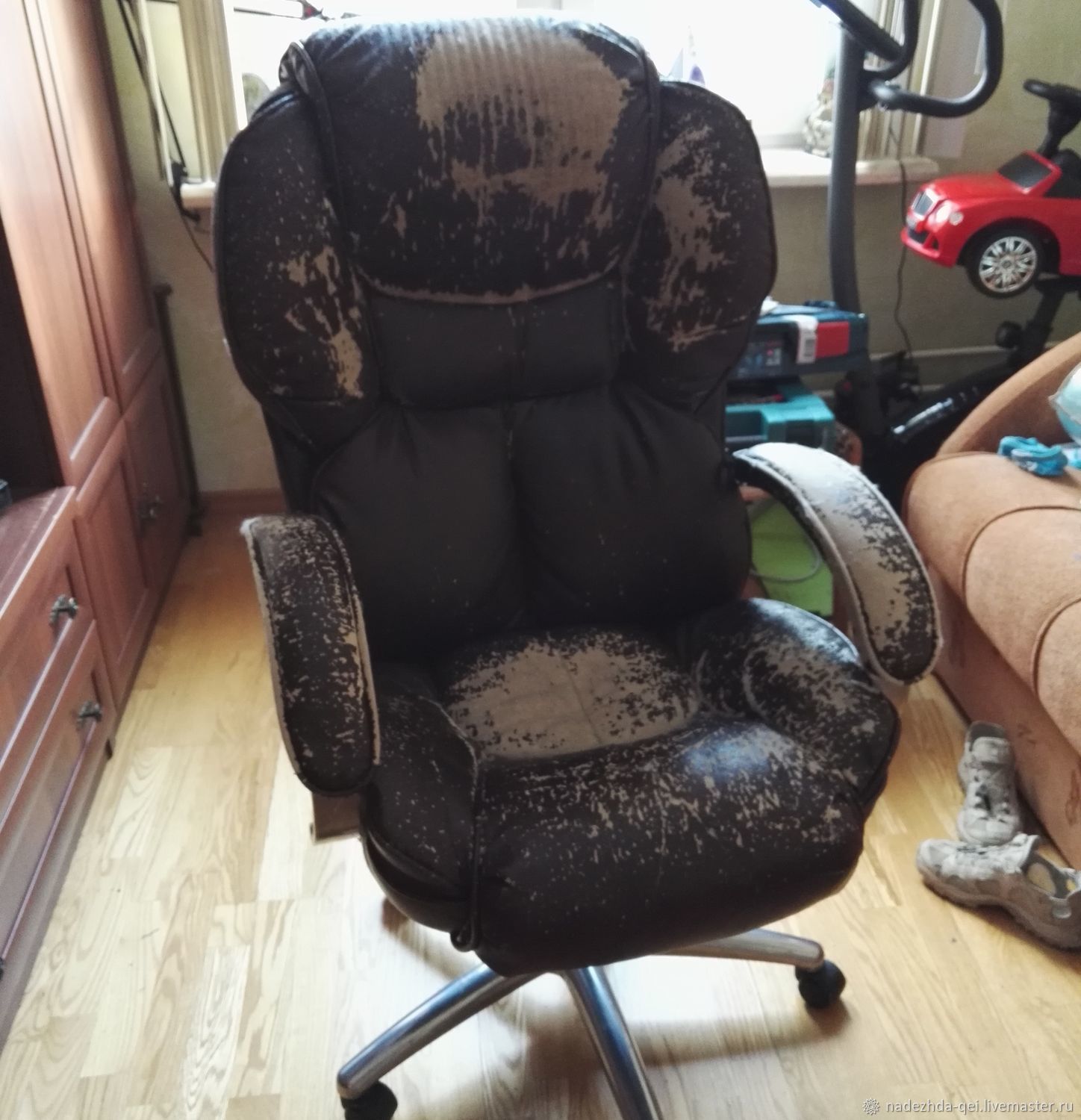 Перетяжка компьютерного кресла в домашних условиях