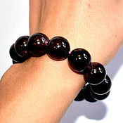 Beads made of natural Brazilian agate with a cut