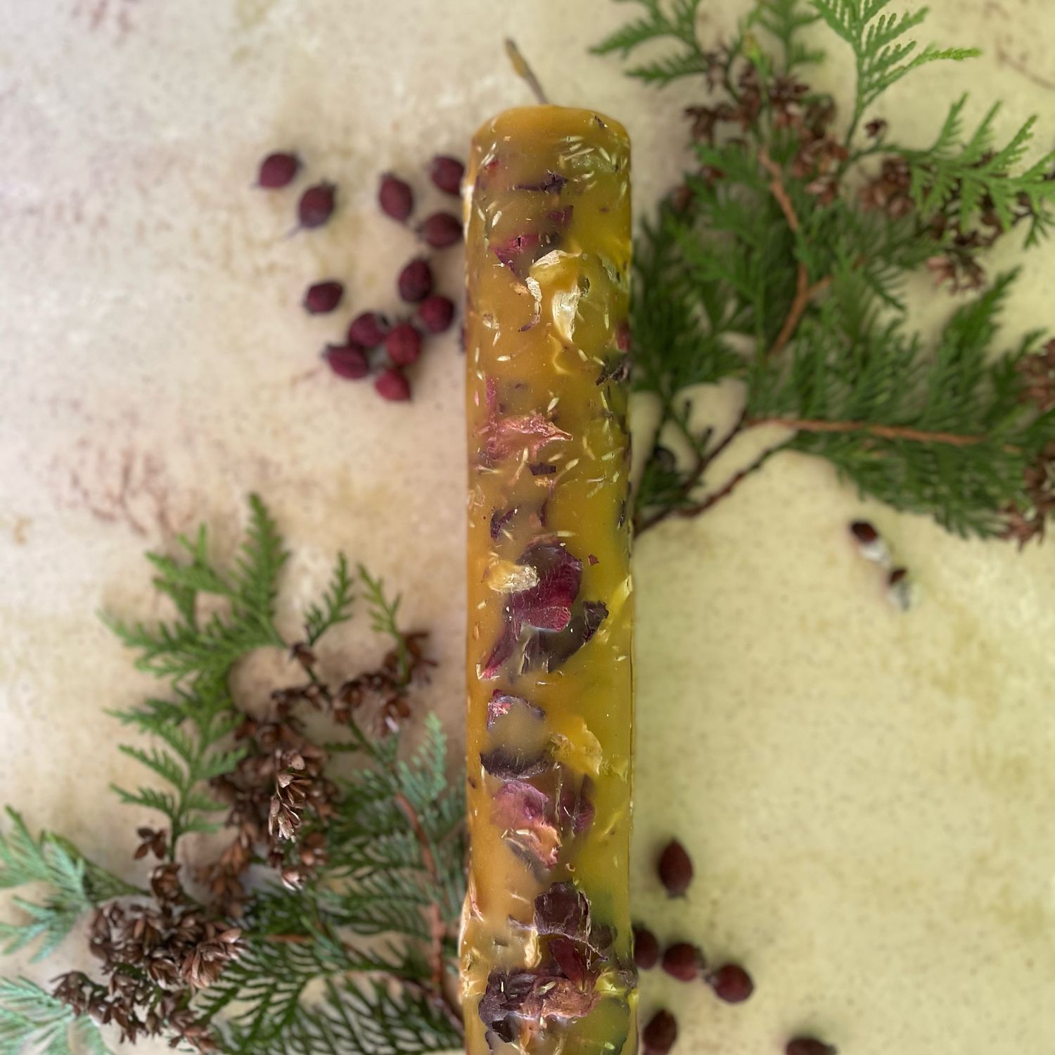 Свечи из натурального воска и трав в интернет-магазине на Ярмарке ...