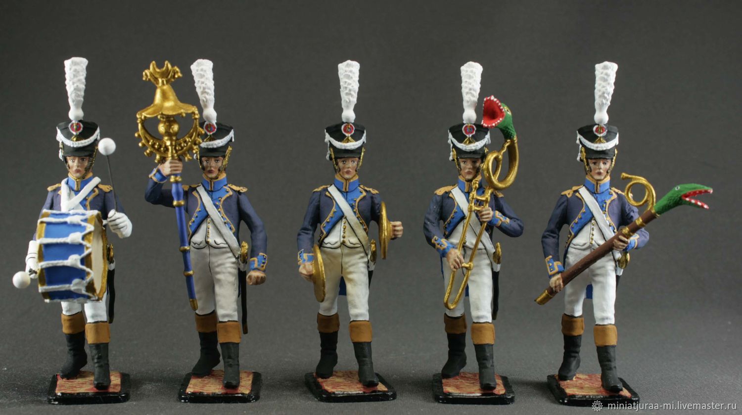 miniature soldier figures