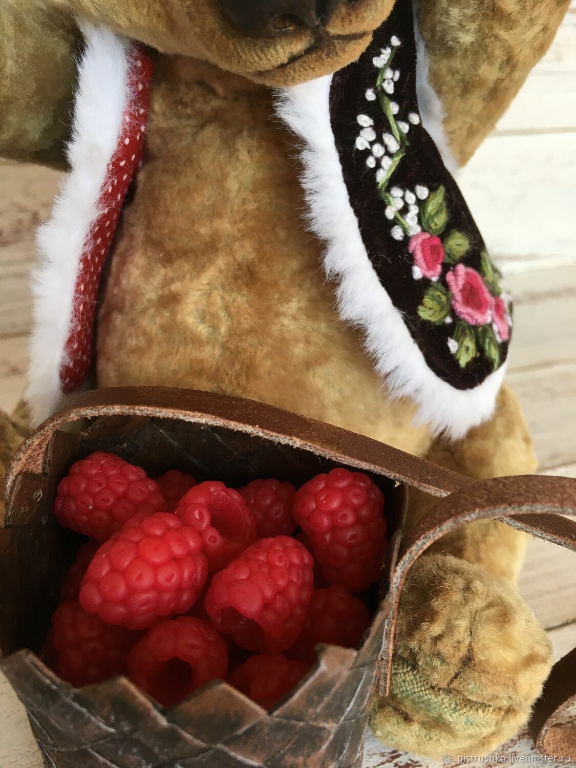 Мишка в малиннике