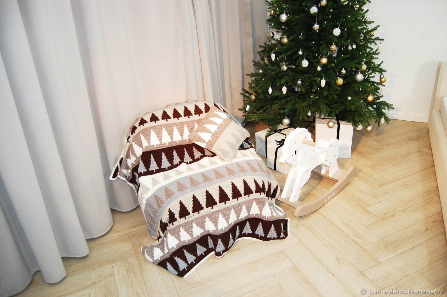Пледы: Плед Елочки с подушкой в интернет-магазине Ярмарка Мастеров по ...