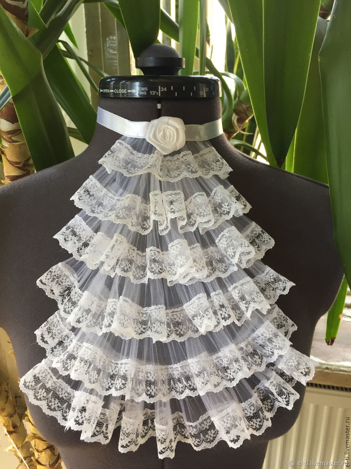 брошь жабо из кружева. воротники жабо съемные. как сделать жабо. кружевное жабо. жабо в 1 класс.