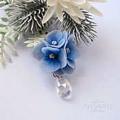 Brooch blue and white 