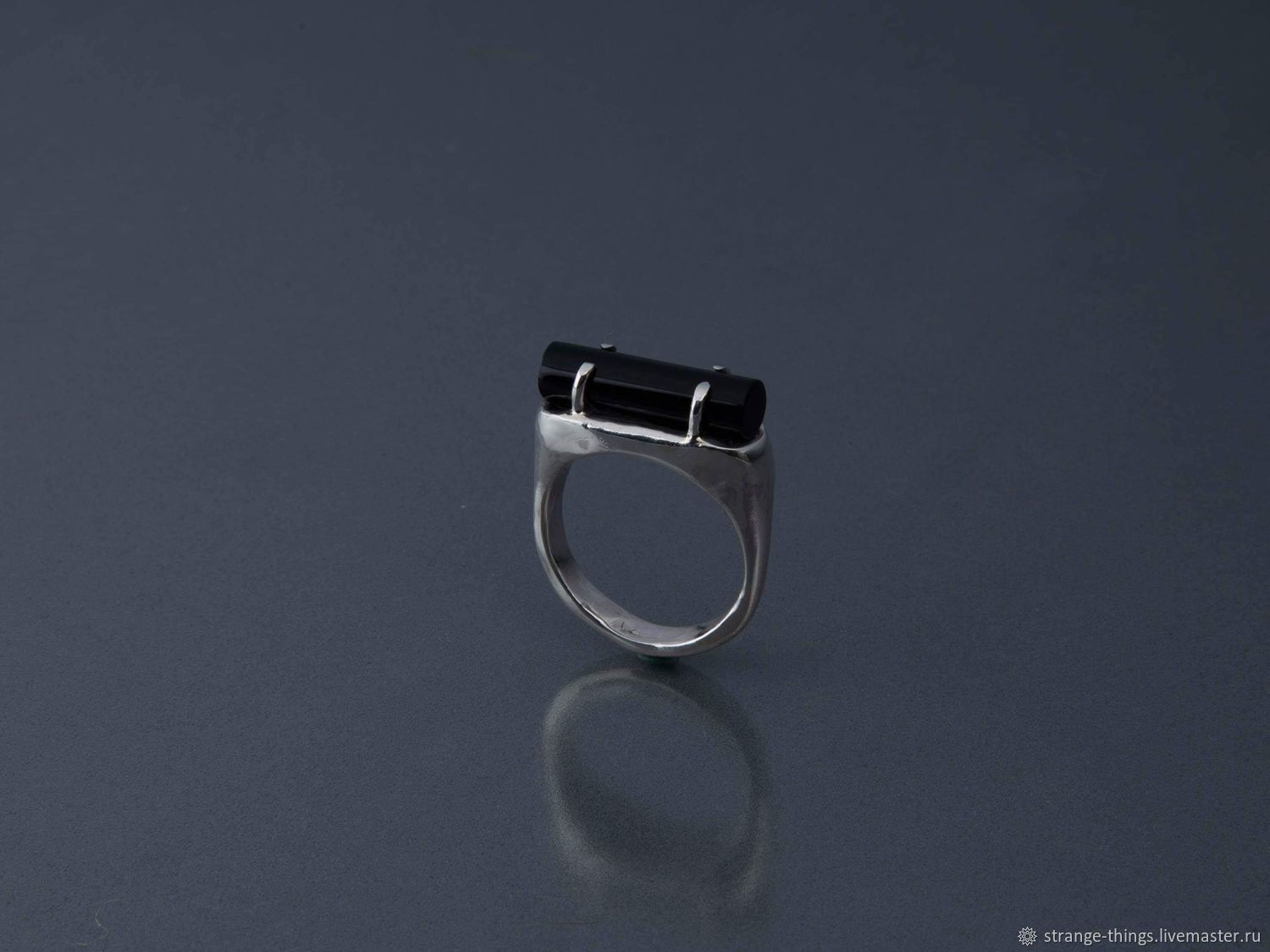 Серебряное кольцо с черным агатом квадрат