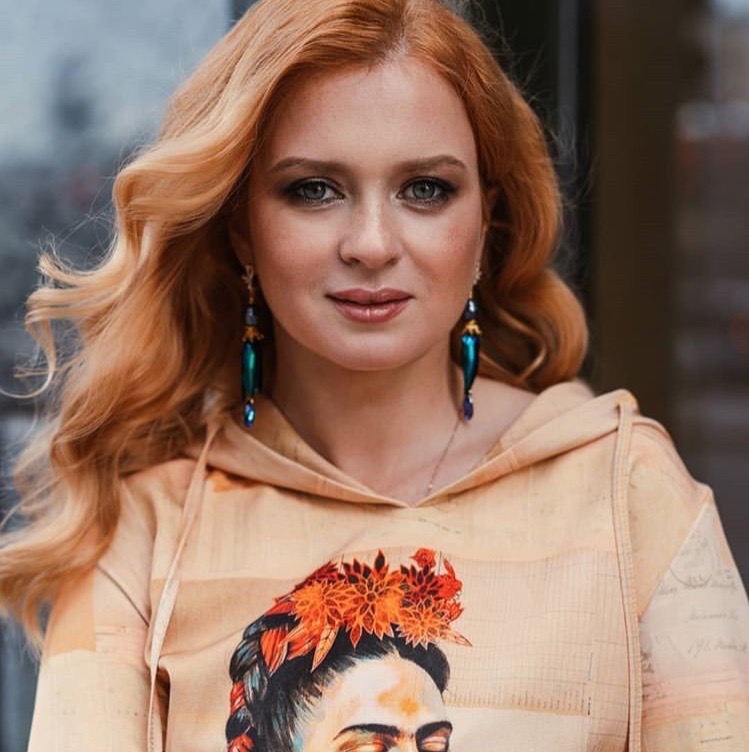 АКТРИСА ЕКАТЕРИНА КОПАНОВА в серьгах KDj