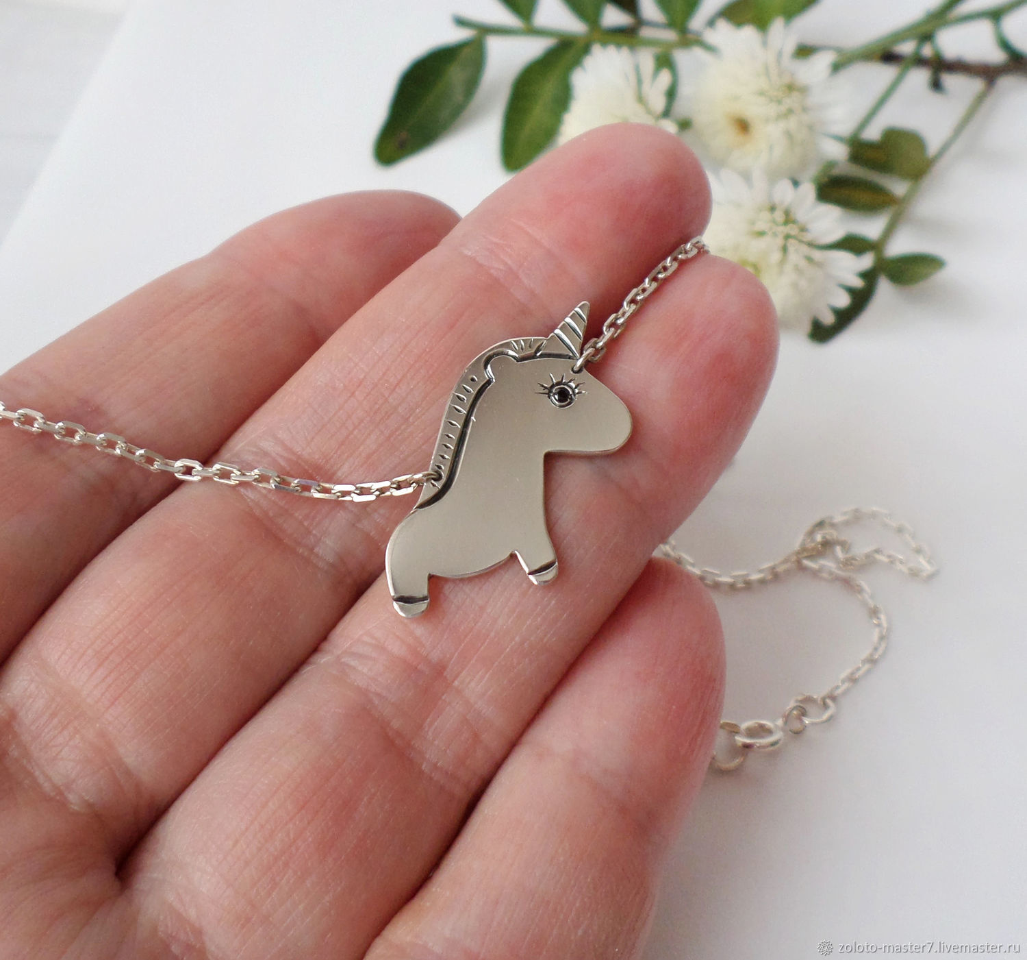 Подвеска единорог золото. Подвеска единорог. Медальон с единорогом. Подвеска единорог золото. Подвеска единорог золото.