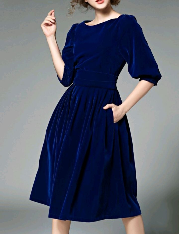 Синее платье с длинным рукавом