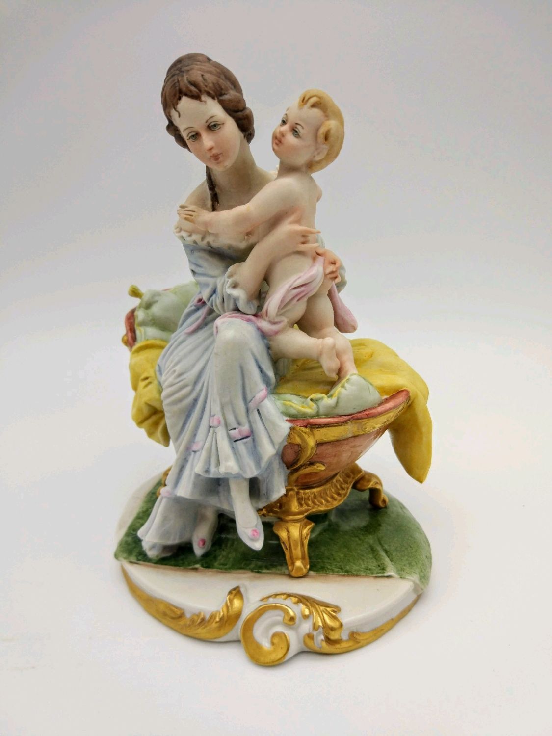 Винтаж: Capodimonte. Красивая и нежная статуэтка женщины с младенцем ...