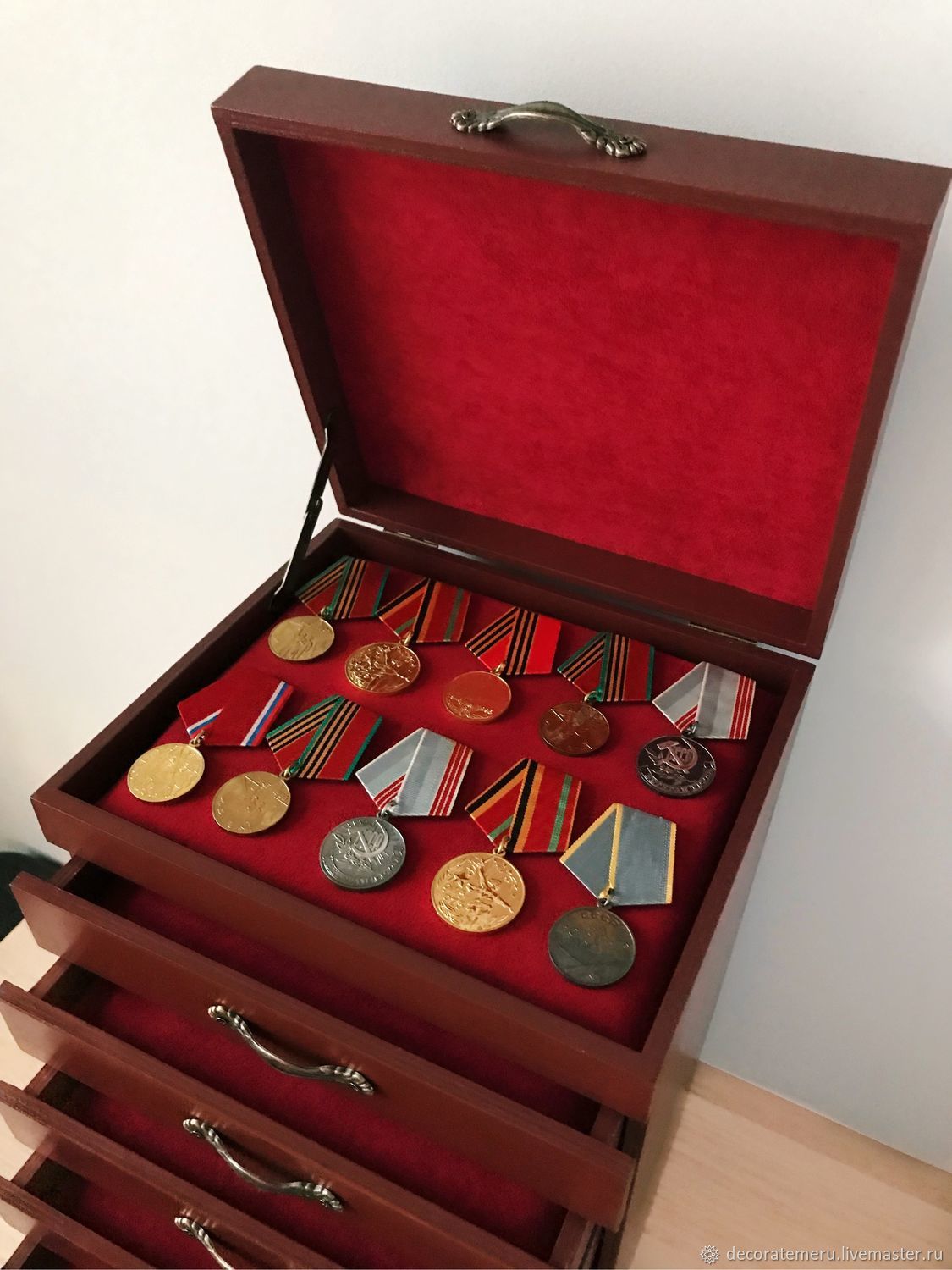 Шкаф для кубков и медалей