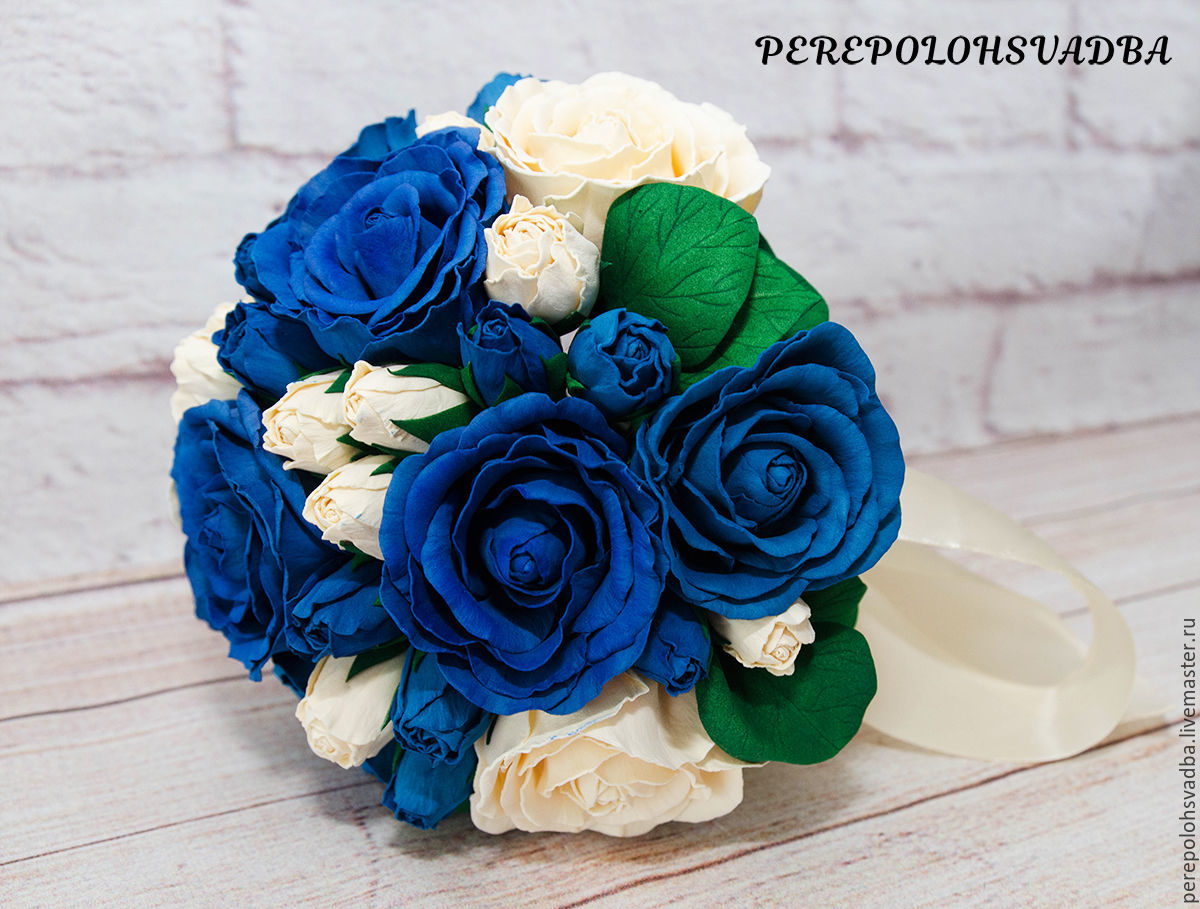Синие пионы и розы