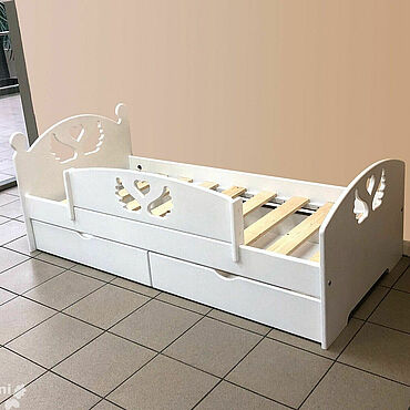 Для дома и интерьера ручной работы. Ярмарка Мастеров - ручная работа Детская кровать для девочки "Крылья с сердцем". Handmade.