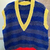 Sweater with an asymmetric harness