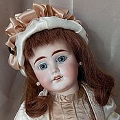 Винтаж: Белый шелковый боннет для антикварной куклы