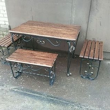 Металлические столы и скамейки