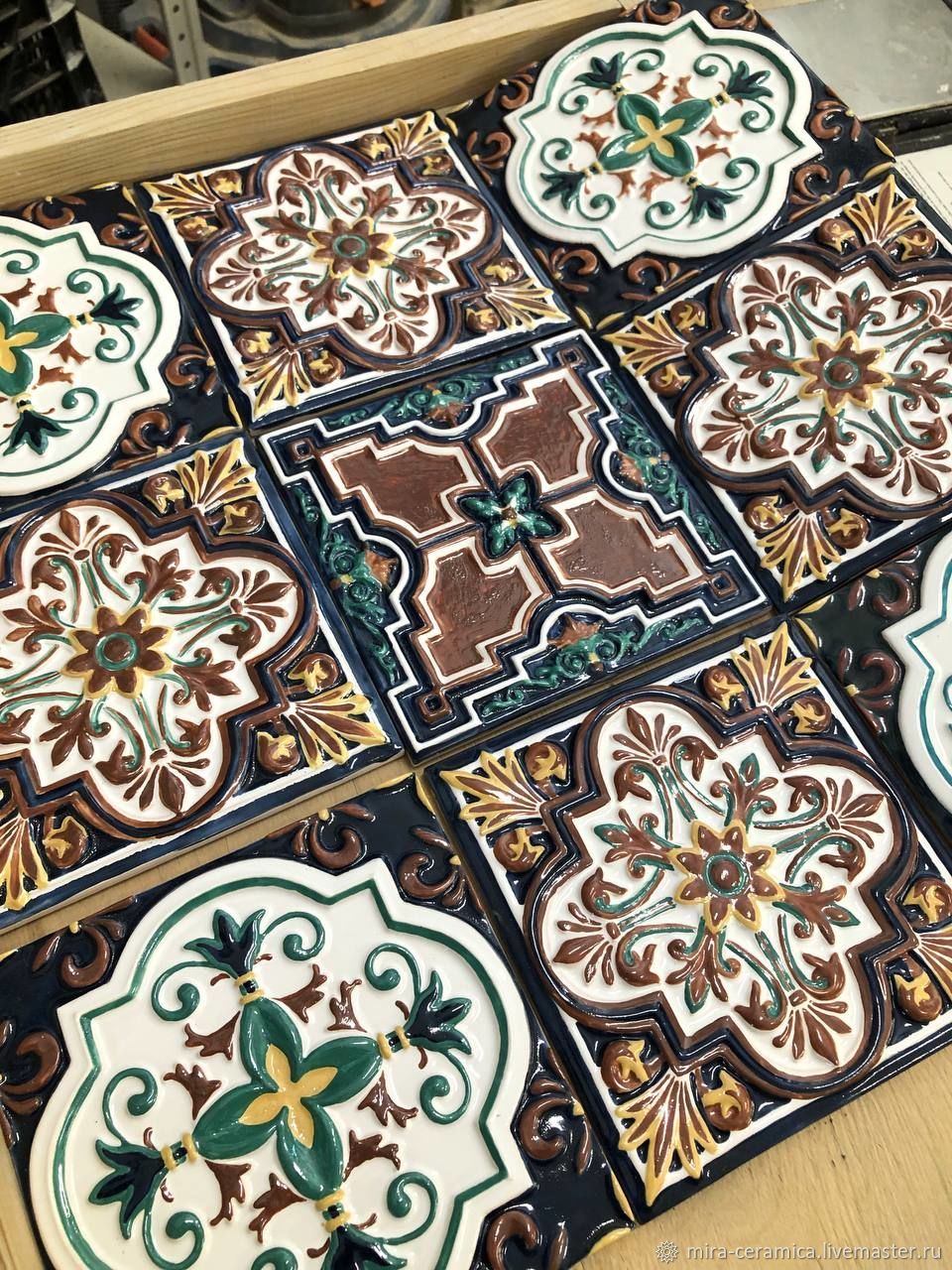 Изразец \"Короночка\" ручная роспись в интернет-магазине Ярмарка Мастеров ...