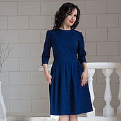"Синее" - платье из жаккарда с открытой спинкой и кружевом