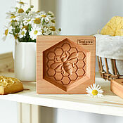 Для дома и интерьера handmade. Livemaster - original item Gingerbread board Bee on the honeycomb. Gingerbread form. Handmade.
