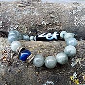 An amulet bracelet made of iolite in the style of Chan Luu