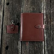 Канцелярские товары handmade. Livemaster - original item A set of genuine leather notepad and a leather cardholder. Handmade.