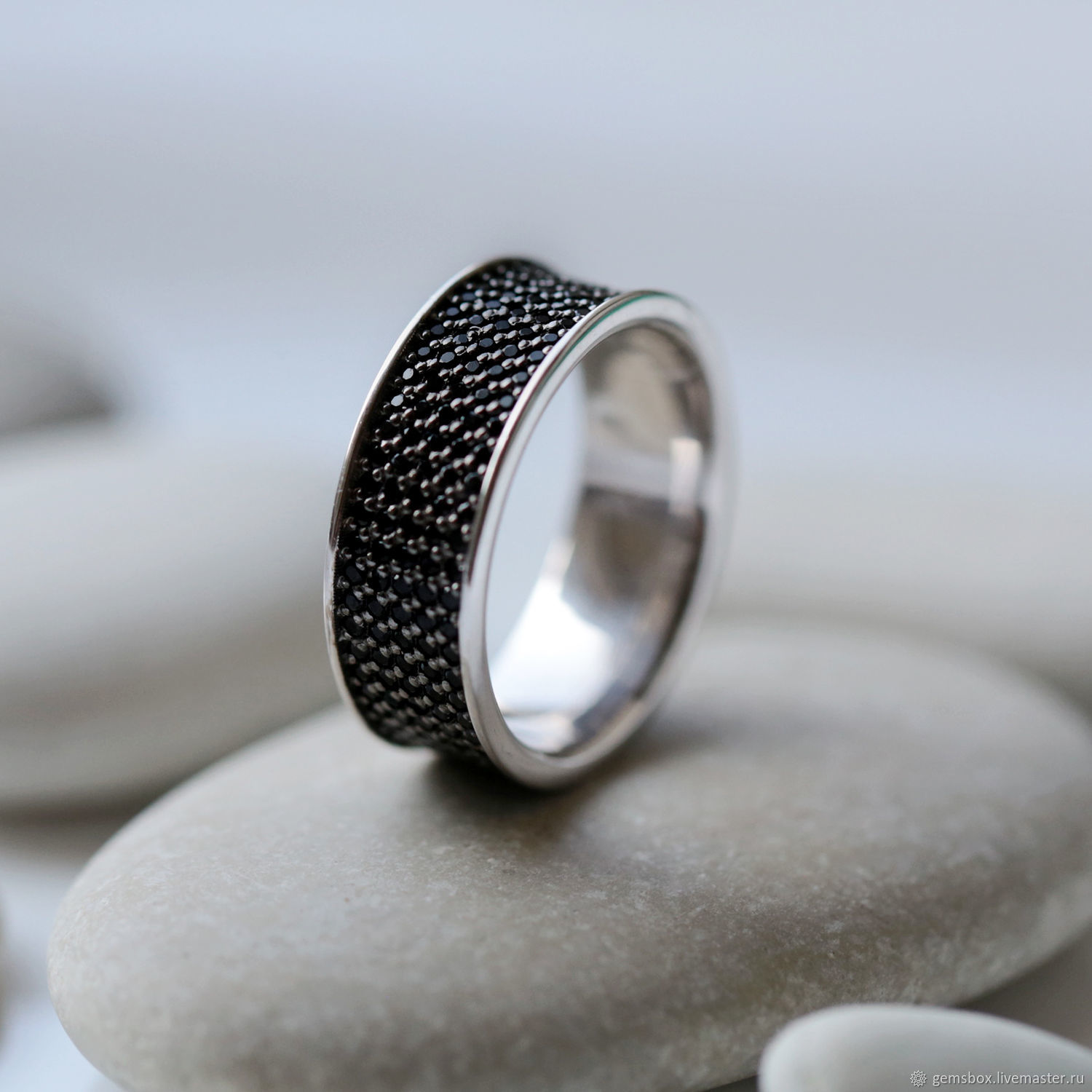 Модные серебряные кольца