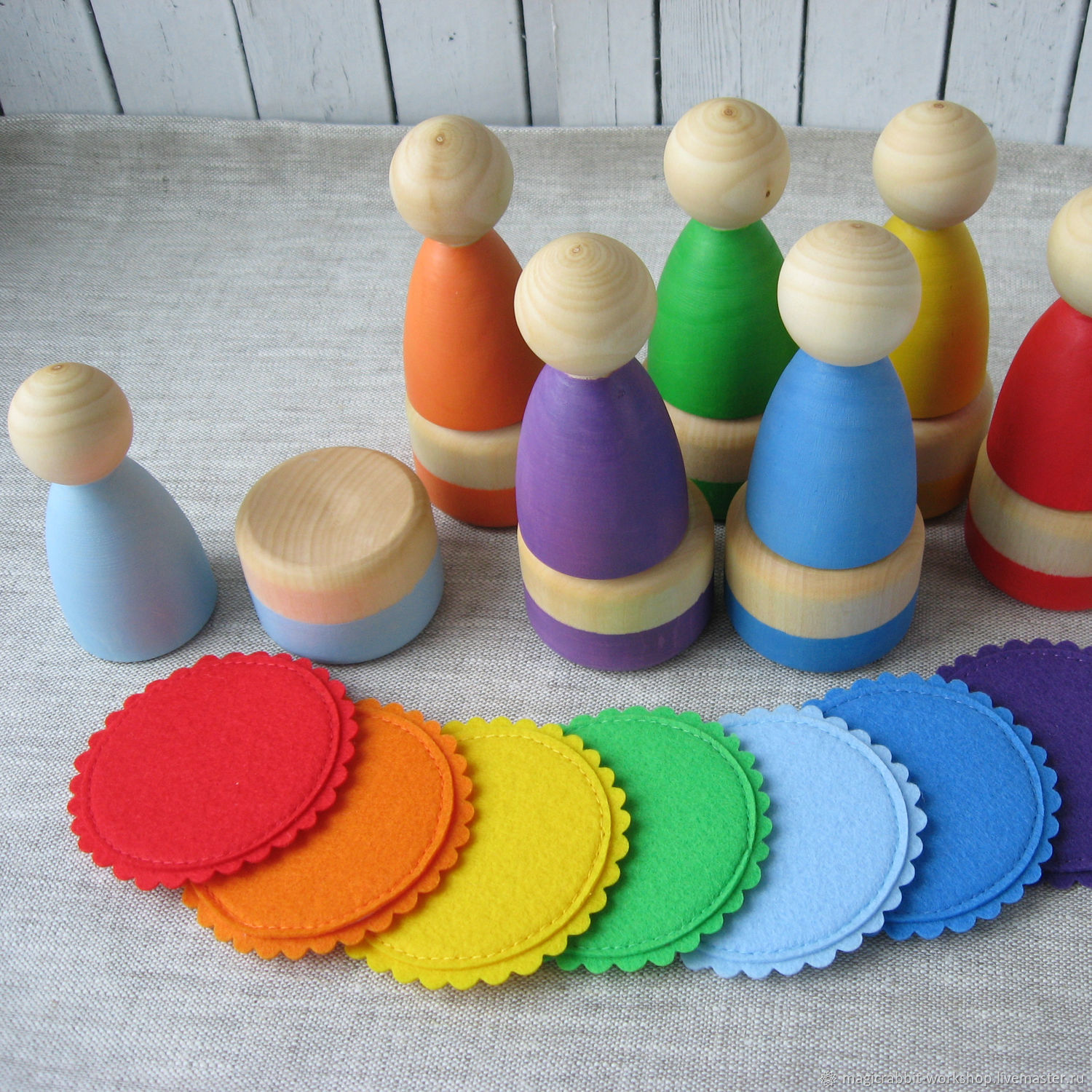 Деревянная развивающая игрушка сортер с куклами, чашками и шариками в ...