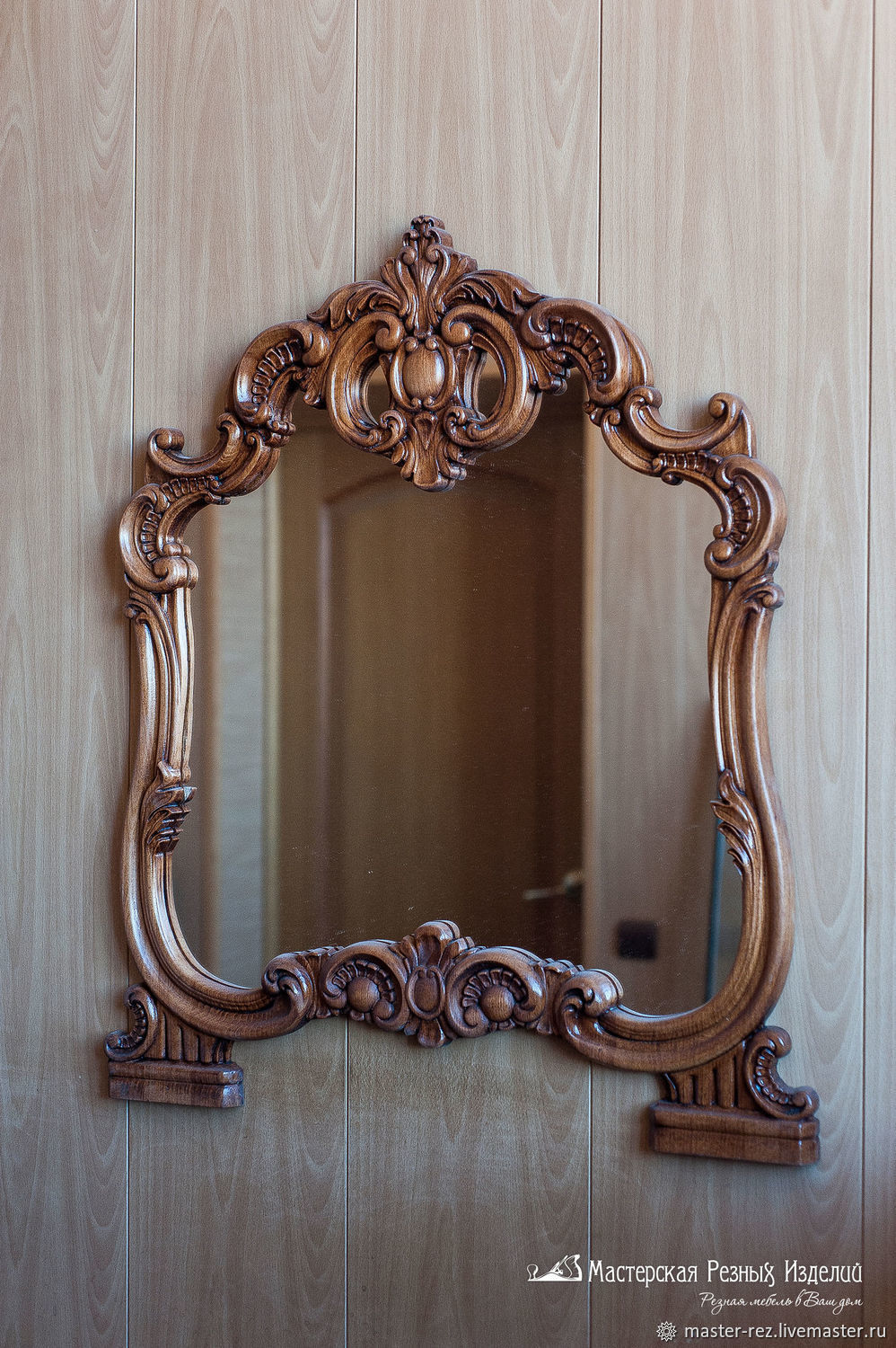Зеркало резьба. Резное зеркало. Зеркало в резной раме. Резные зеркала из дерева. Зеркало настольное резное.