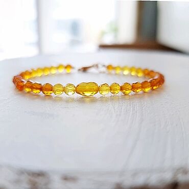 Одежда ручной работы. Ярмарка Мастеров - ручная работа Янтарь браслет из янтаря Ограненный янтарь Браслет из бусин. Handmade.