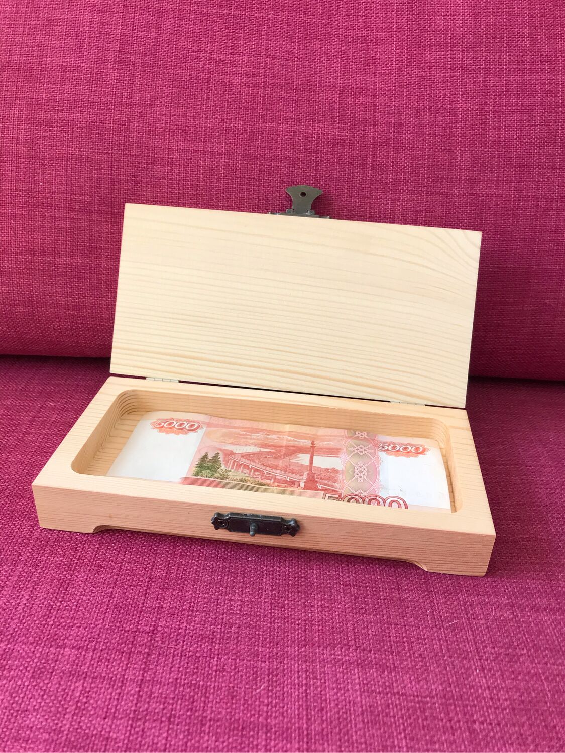 Купюрница-коробочка для хранения денег.