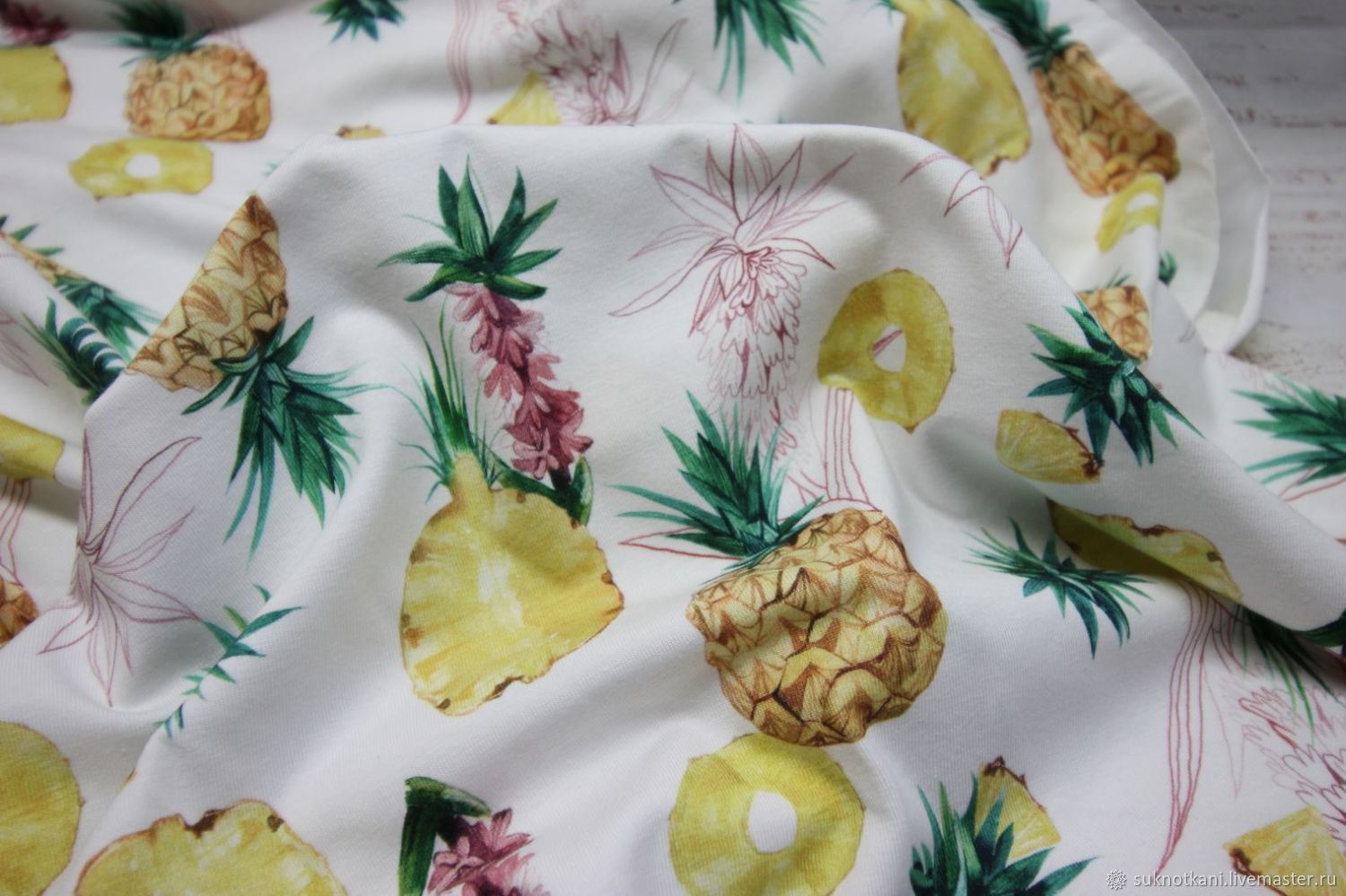 Хлопок в саратове сегодня. Ткань с ананасами. Ананасы кулирка. Ткань сатин ананасы. Ткань Курилка.