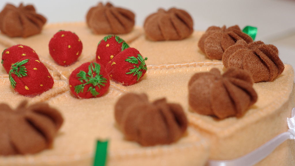 торт из фетра \"Земляничный\" – купить в интернет-магазине на Ярмарке ...