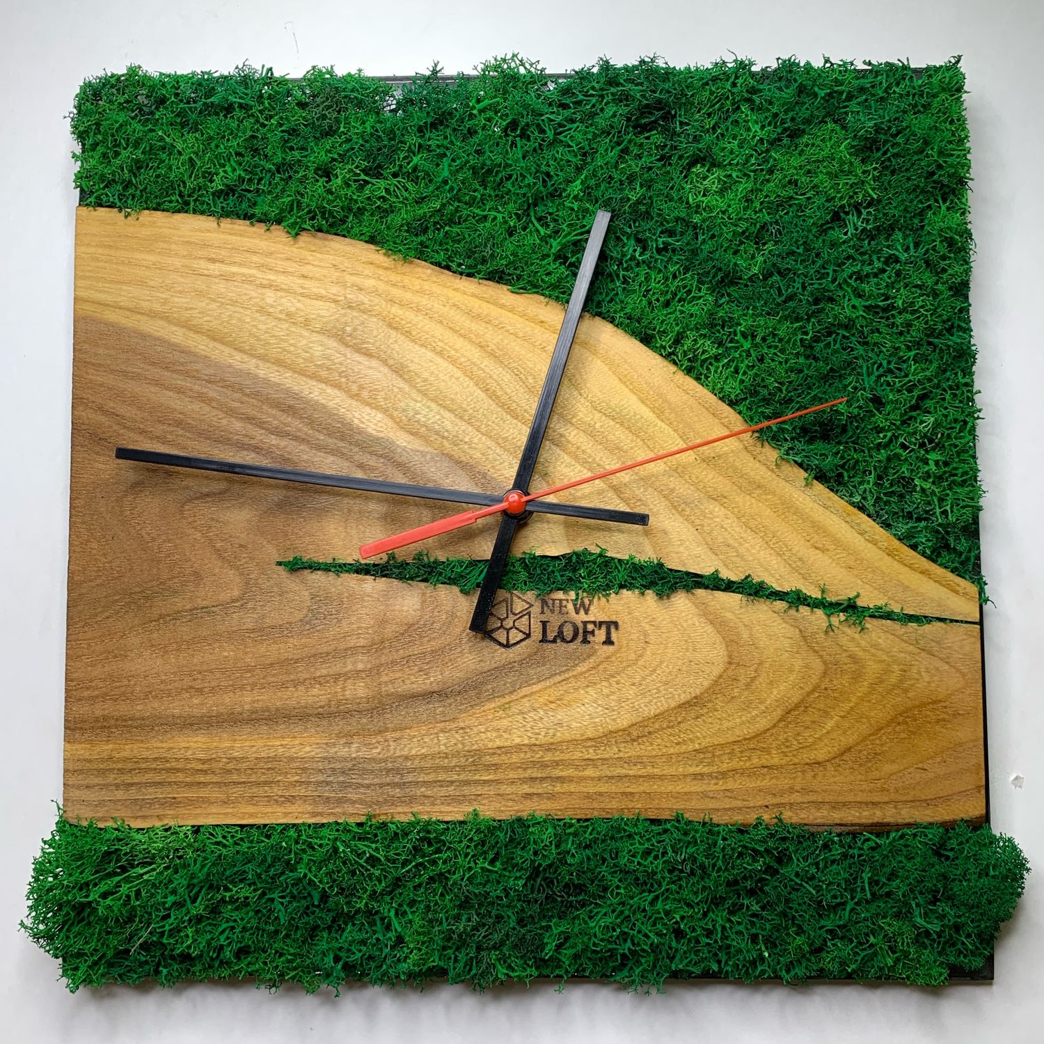 Часы из эпоксидной смолы и дерева настенные со мхом в интернет-магазине ...