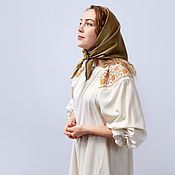 Вышитое платье-рубаха длины миди в русском стиле