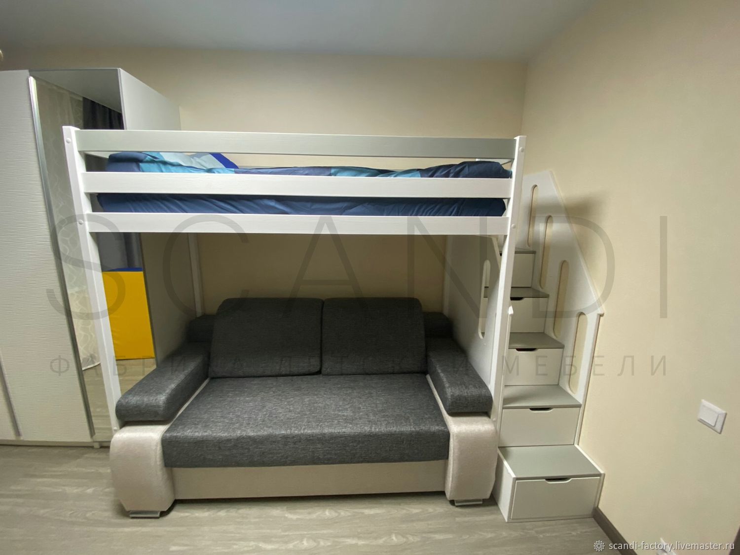 Кровать чердак с рабочей зоной и лестницей комодом
