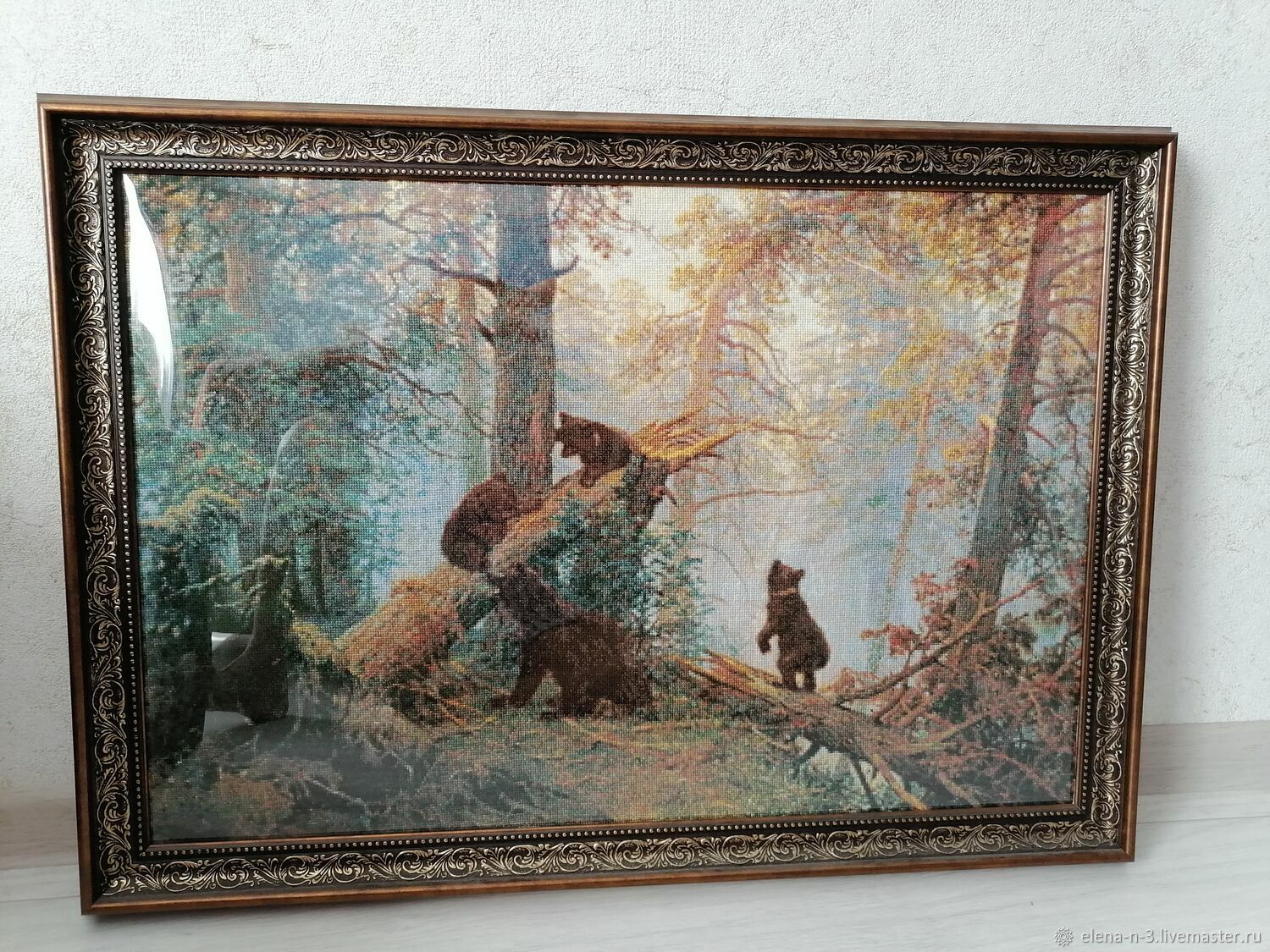 Картинам утро в Сосновом лесу с винипухами