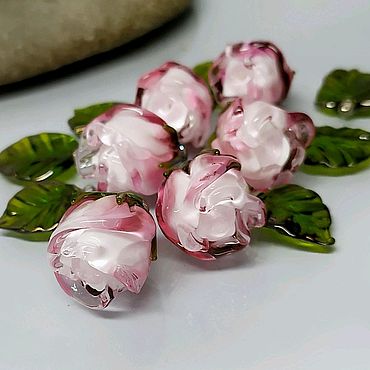 Бусины цветочные бутоны розочки "Очарование" Стекло Lampwork. . Материалы для творчества ручной работы - Ярмарка Мастеров Материалы для творчества ручной работы. Ярмарка Мастеров - ручная работа Бусины цветочные бутоны розочки "Очарование" Стекло Lampwork. Handmade.