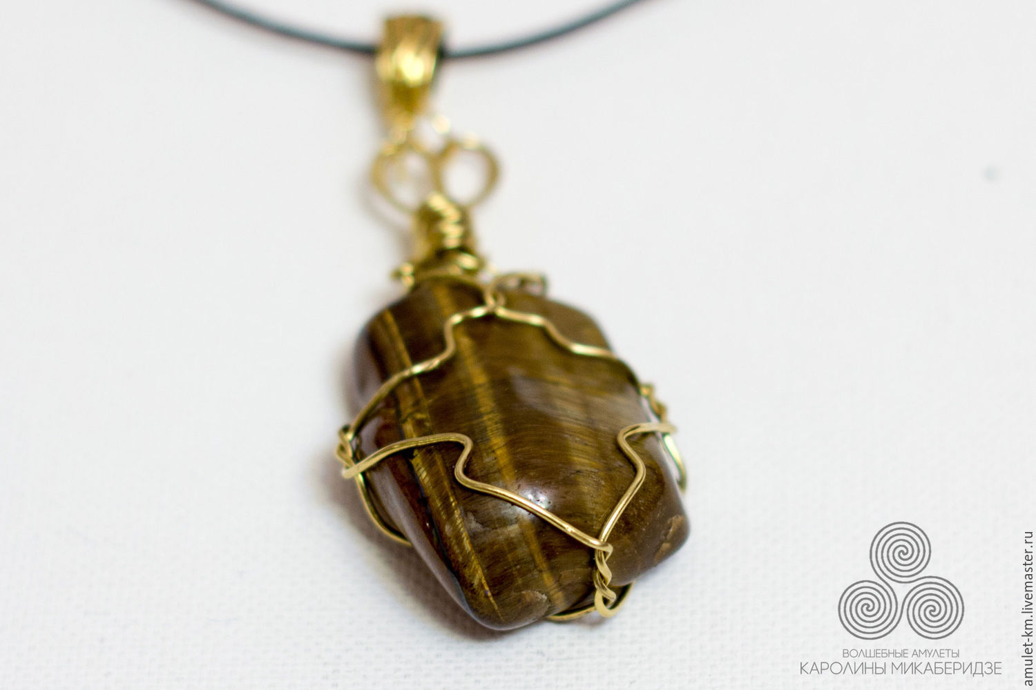 Амулет краснодар. Талисман каролины. Талисман на удачу золотой. Славянский символ купало. Колесо фортуны амулет.
