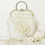 Сумки и аксессуары handmade. Livemaster - original item Felted handbag White flowers and white brooch-flower 