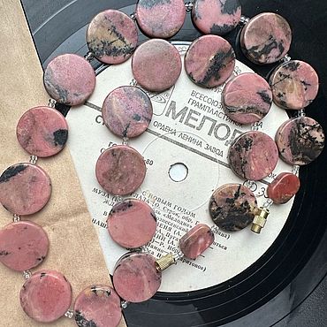 Украшения ручной работы. Ярмарка Мастеров - ручная работа Бусы из родонита. Handmade.