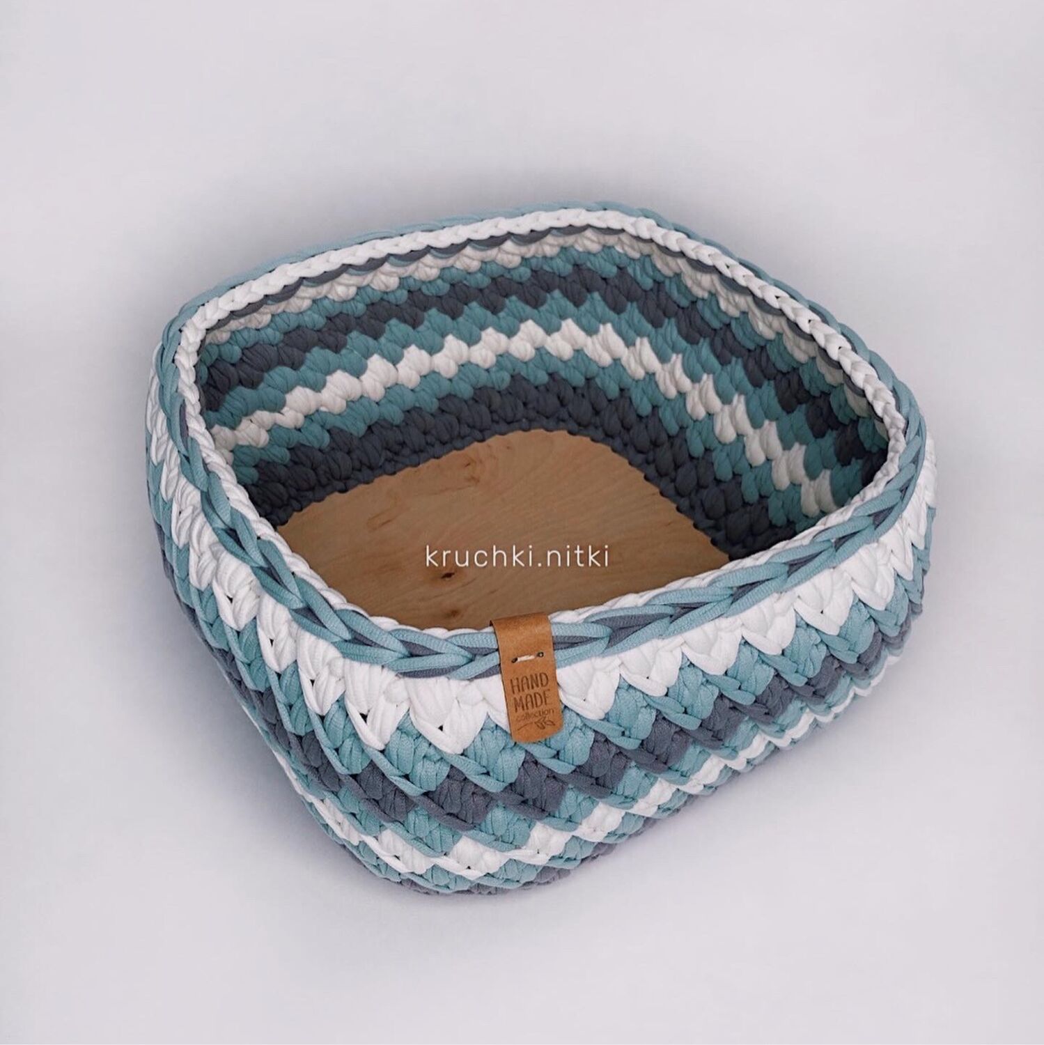 КОРЗИНА вязаная из трикотажной пряжи с деревянным дном в интернет ...