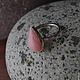 Серебряное кольцо с перуанским розовым опалом, форма капля, серебро 950 пробы.