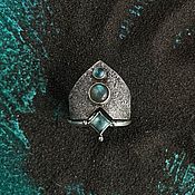 Серебряное кольцо с лунными камнями