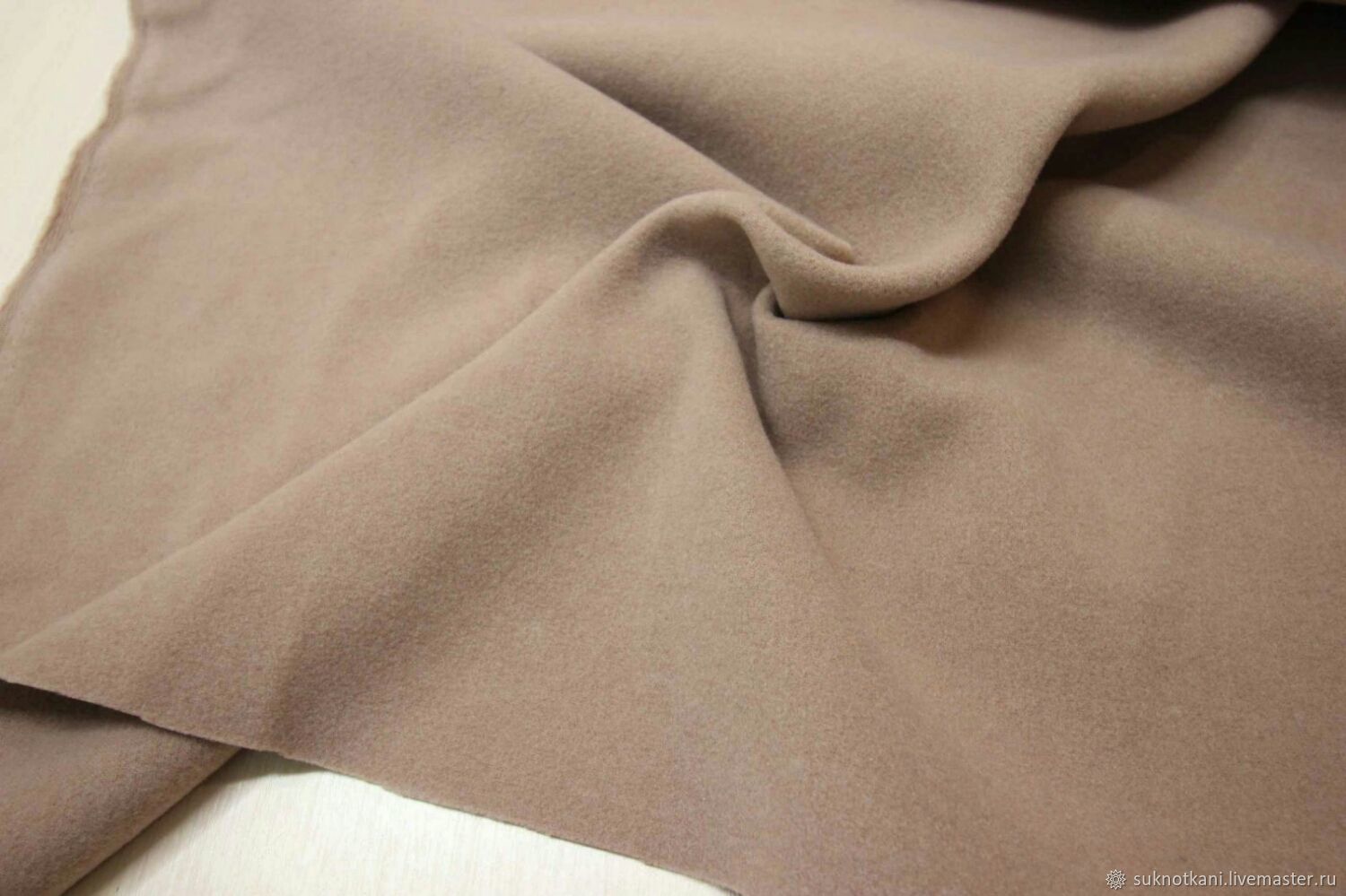 Что такое кармазин сукном. Сукно фото. Ткали шинельное сукно. Сукно фото. Сукно фото.